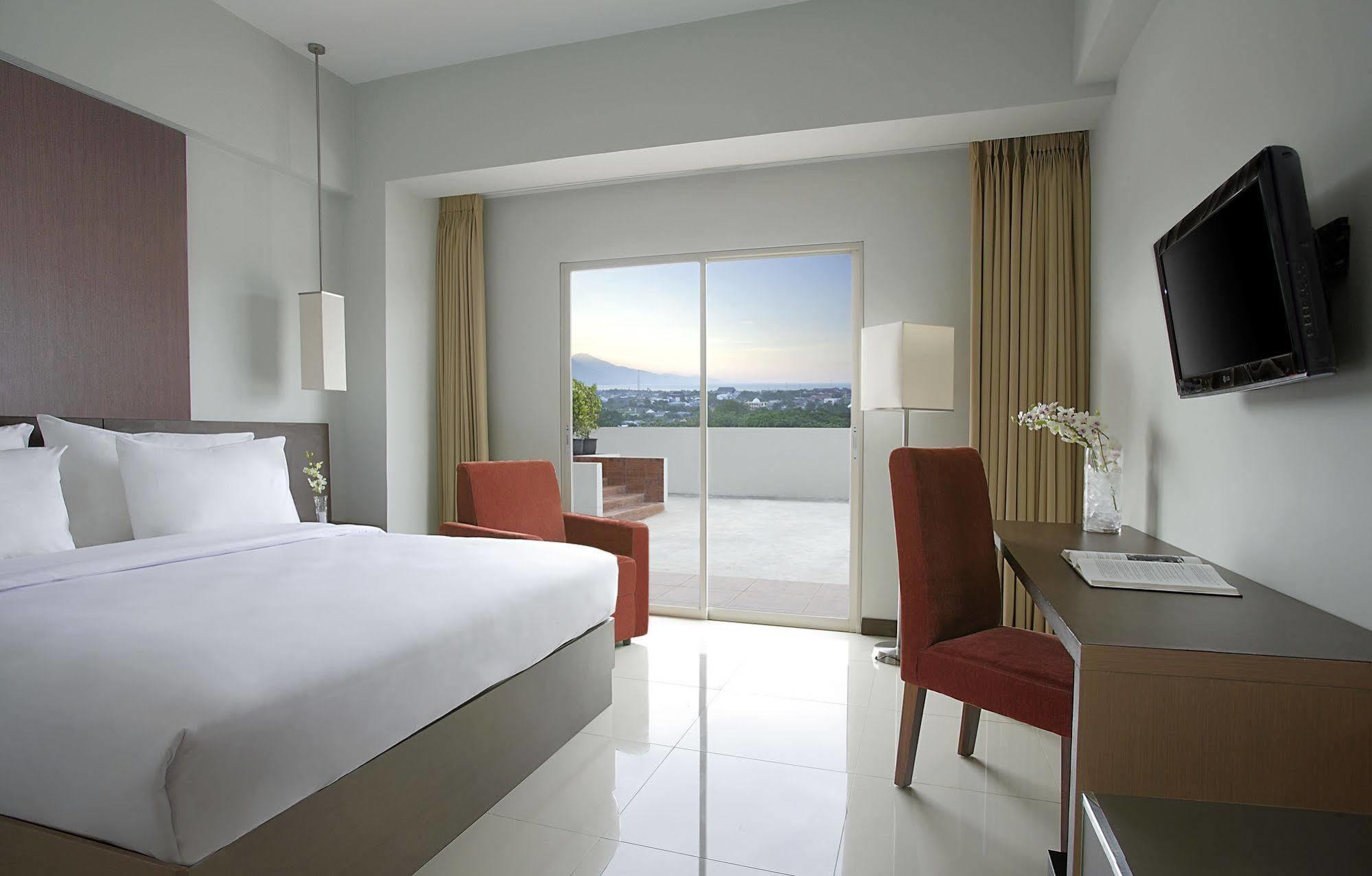 Hotel Santika פאלו מראה חיצוני תמונה